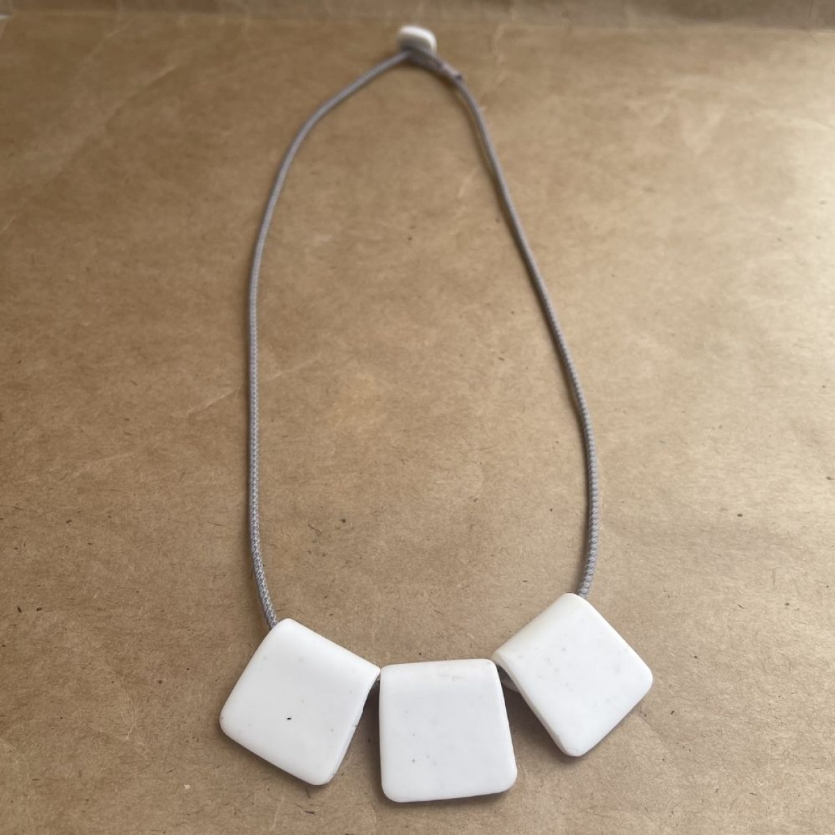 ADISA NECKLACE WHITE